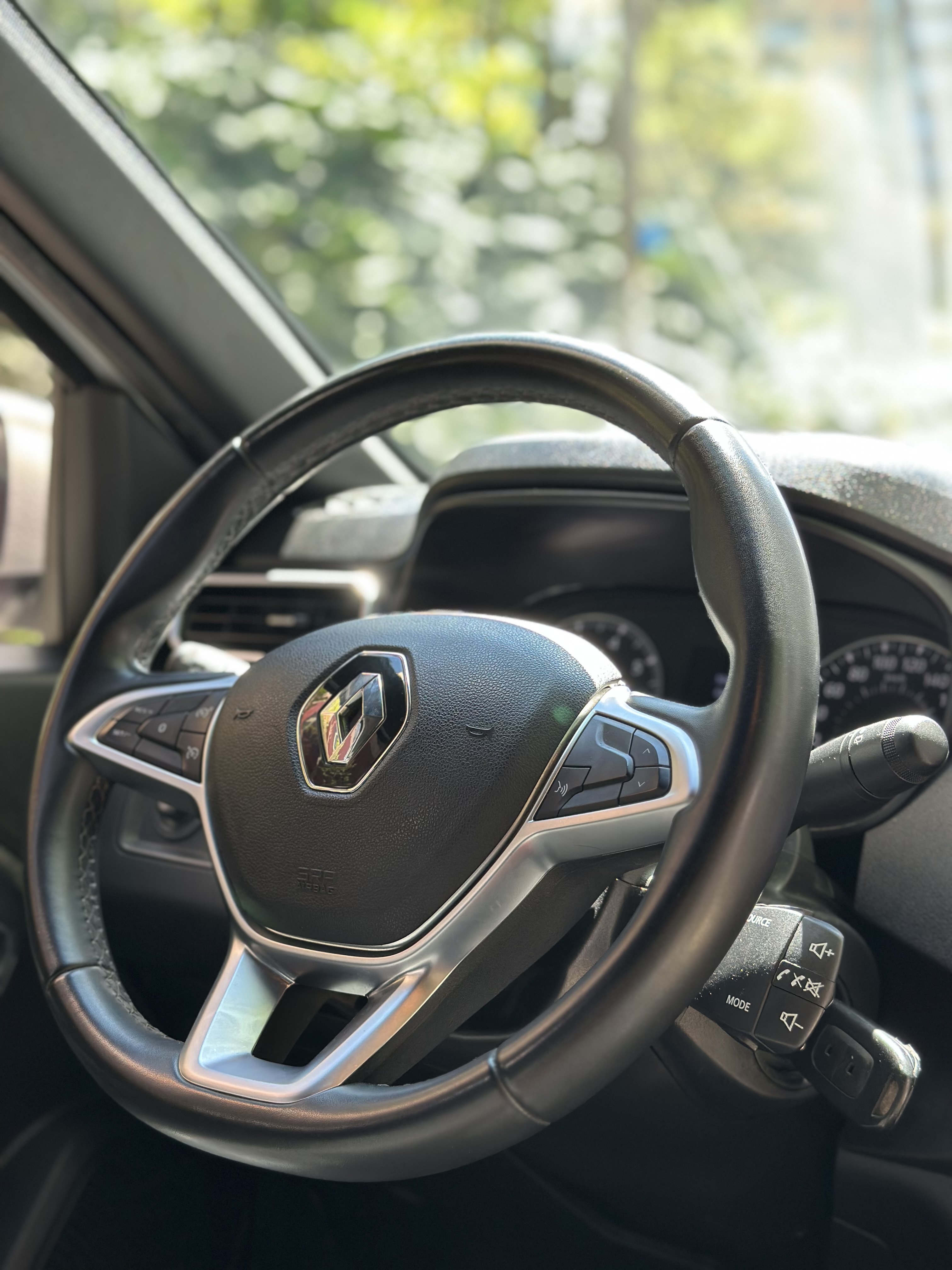 Renault Duster Iconic miniatura 5