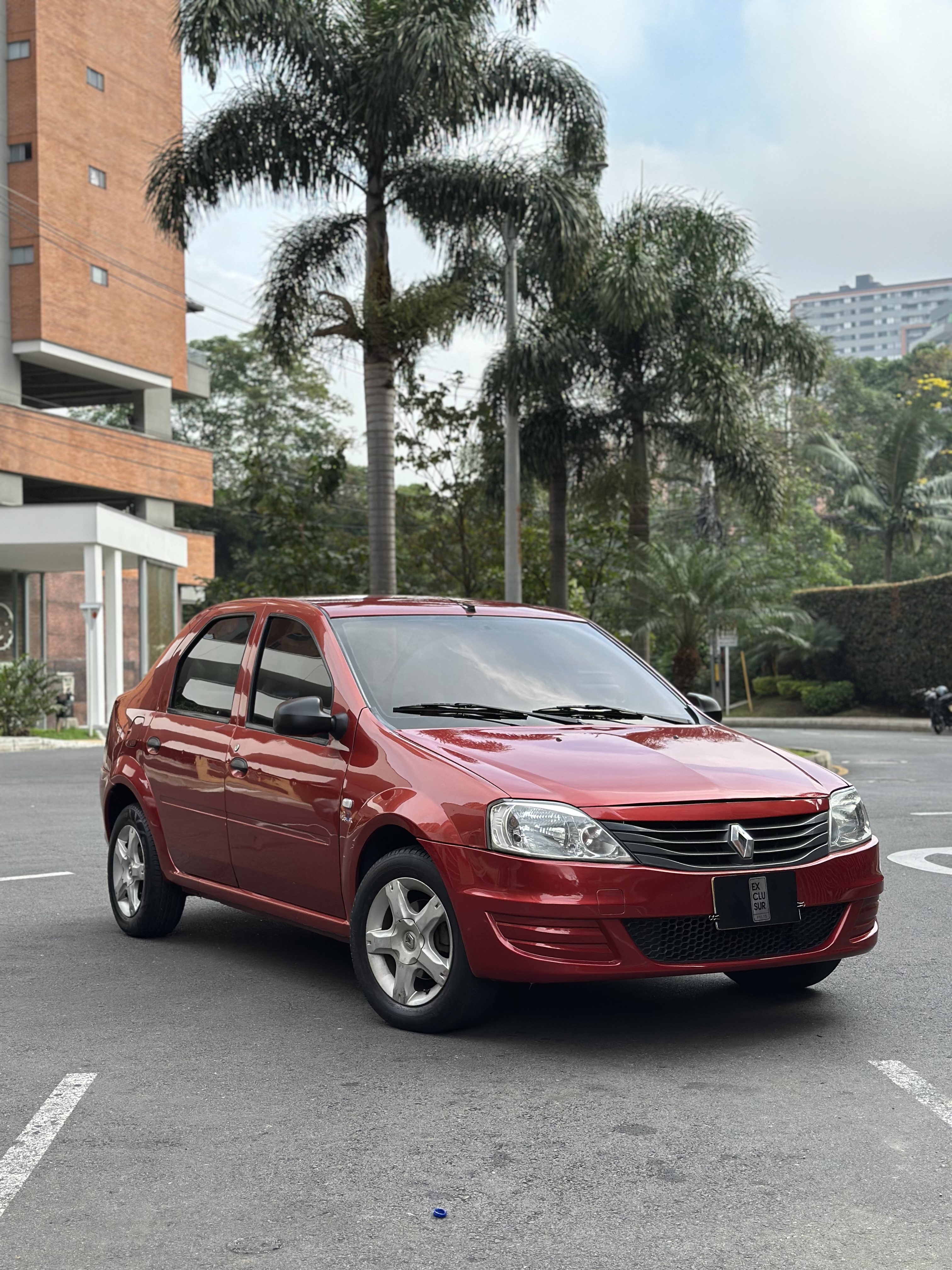 Renault Logan Familier miniatura 3