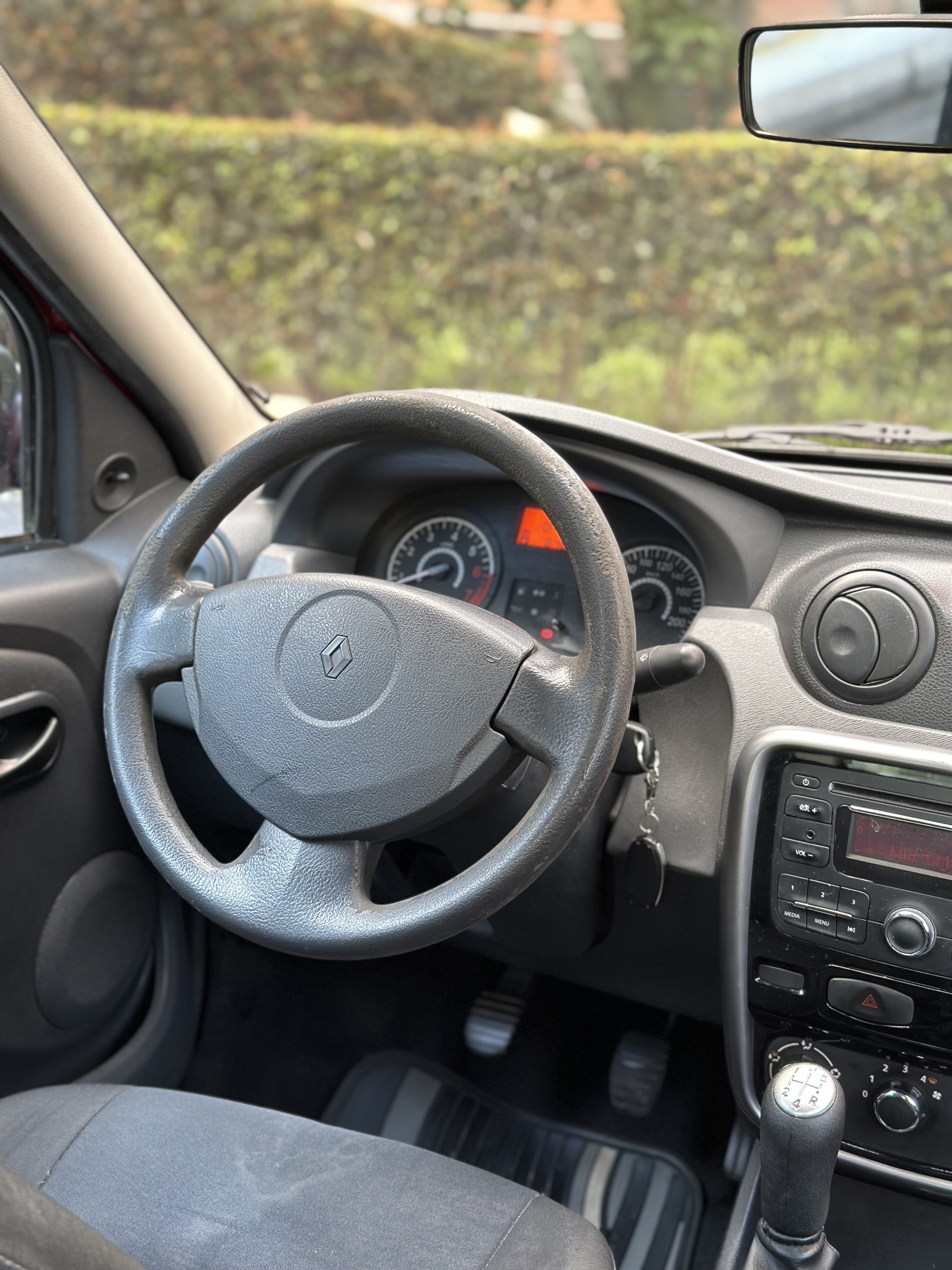 Renault Logan Familier miniatura 5